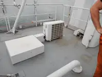 Tàu làm việc để bán