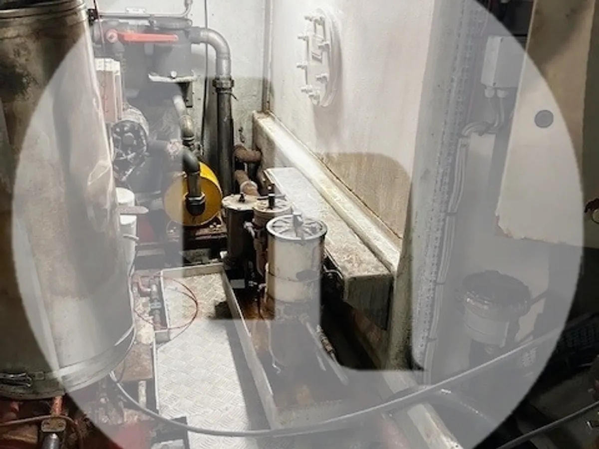 Tàu kéo lưới để bán