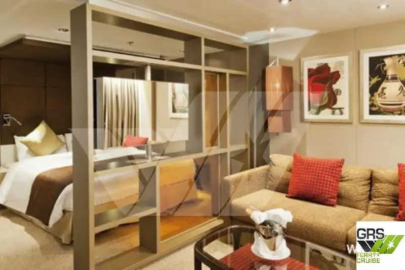 Tàu du lịch để bán