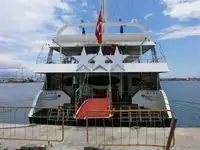 Tàu phà để bán