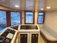 Tàu chở khách để bán