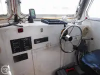 Tàu kéo lưới để bán