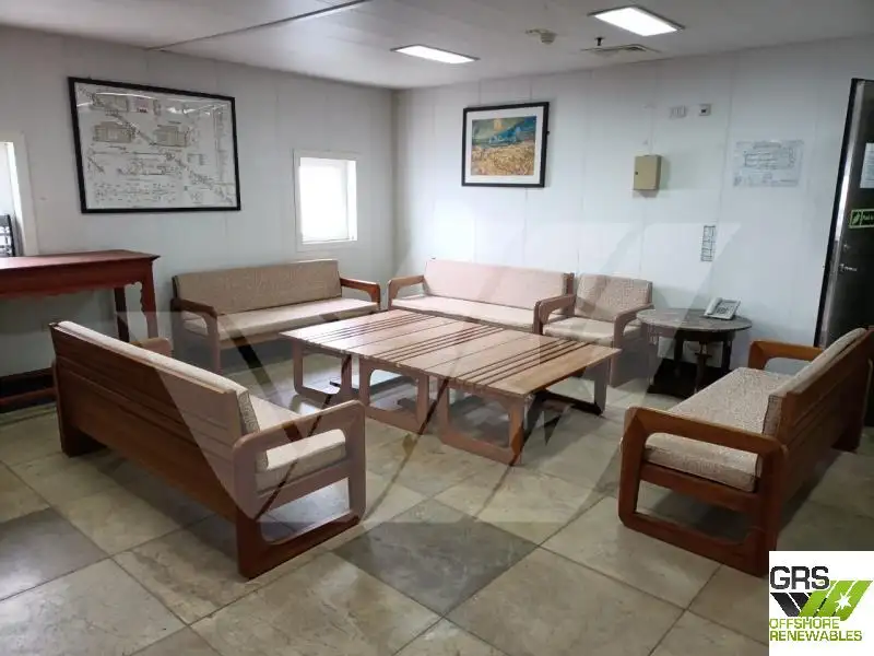 Sà lan chở người để bán