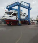 Tàu du lịch để bán