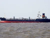Tàu chở nhựa đường để bán