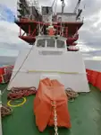 Tàu chở thủy thủ đoàn để bán