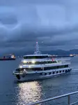 Tàu chở khách rao bán