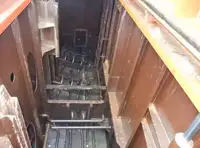 Tàu làm việc để bán