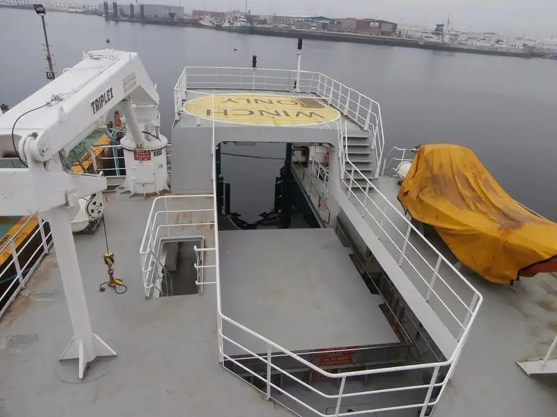 Tàu container để bán