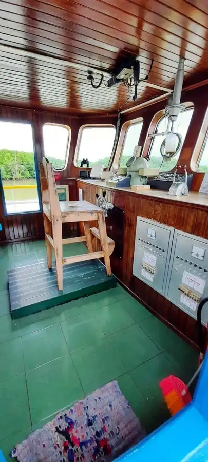 Tàu kéo để bán