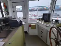 Tàu kéo để bán