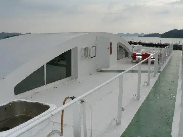 Tàu hai thân để bán