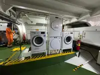 Tàu container để bán