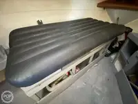 Tàu kéo lưới để bán