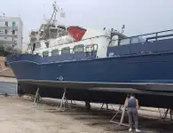 Tàu chở thủy thủ đoàn để bán