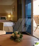 Tàu du lịch để bán