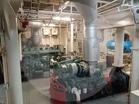 Tàu cẩu để bán