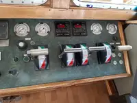 Tàu kéo lưới để bán