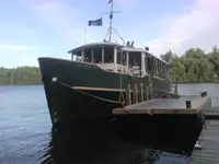 Tàu chở khách để bán