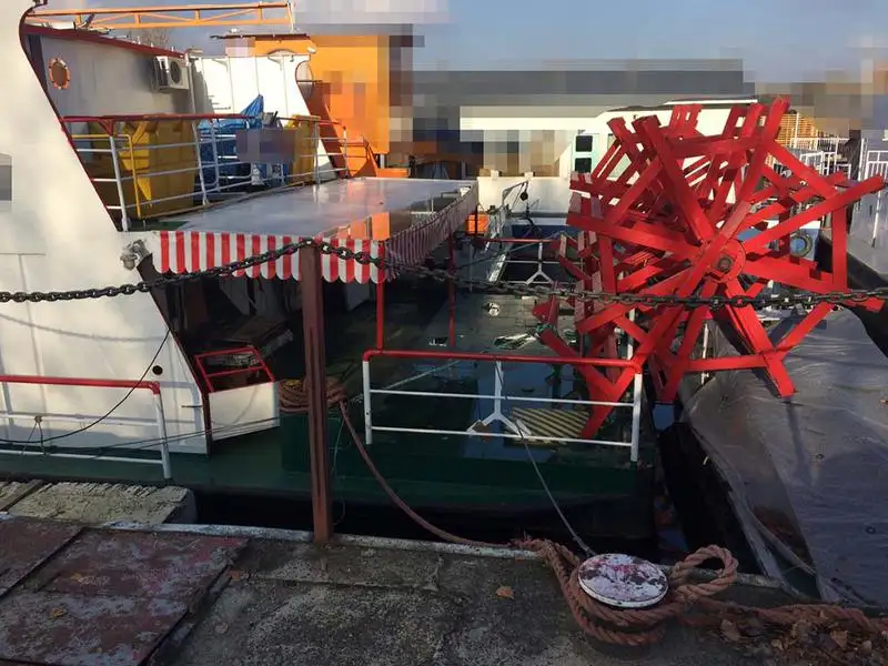 Tàu container để bán
