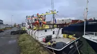 Tàu cung cấp để bán