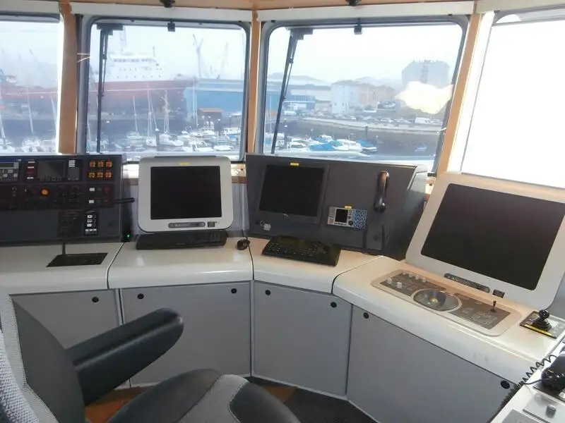 Tàu container để bán