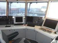Tàu container để bán