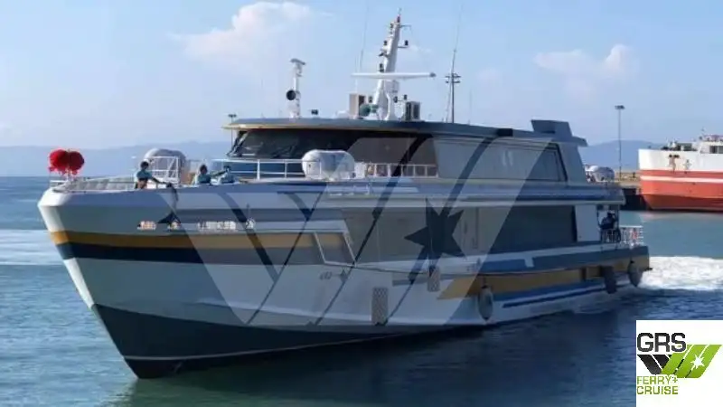 Tàu du lịch để bán