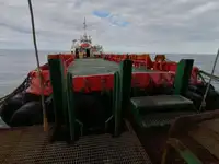 Tàu chở thủy thủ đoàn để bán