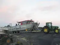 Tàu du lịch để bán