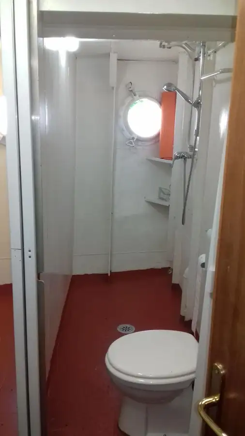 Tàu nạo vét để bán