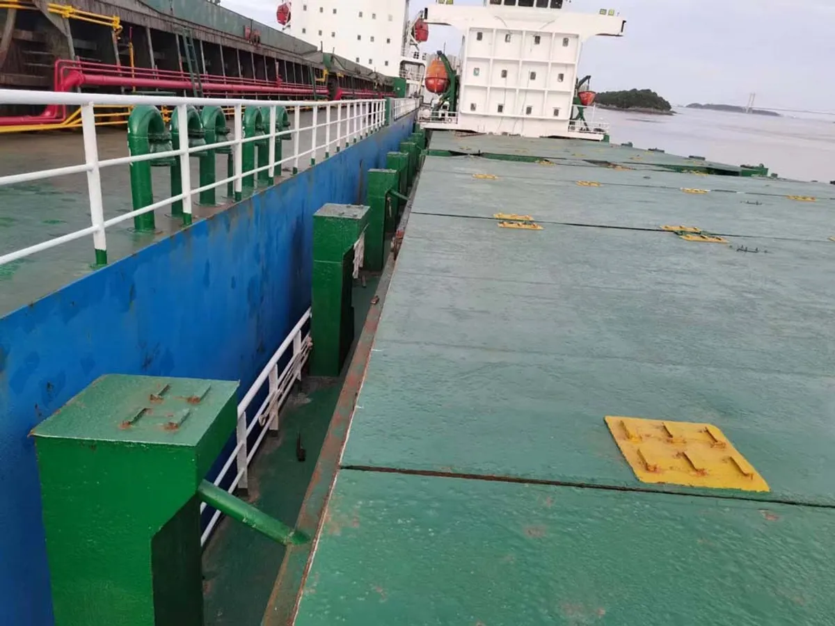 Tàu container để bán