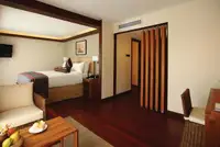 Tàu du lịch để bán