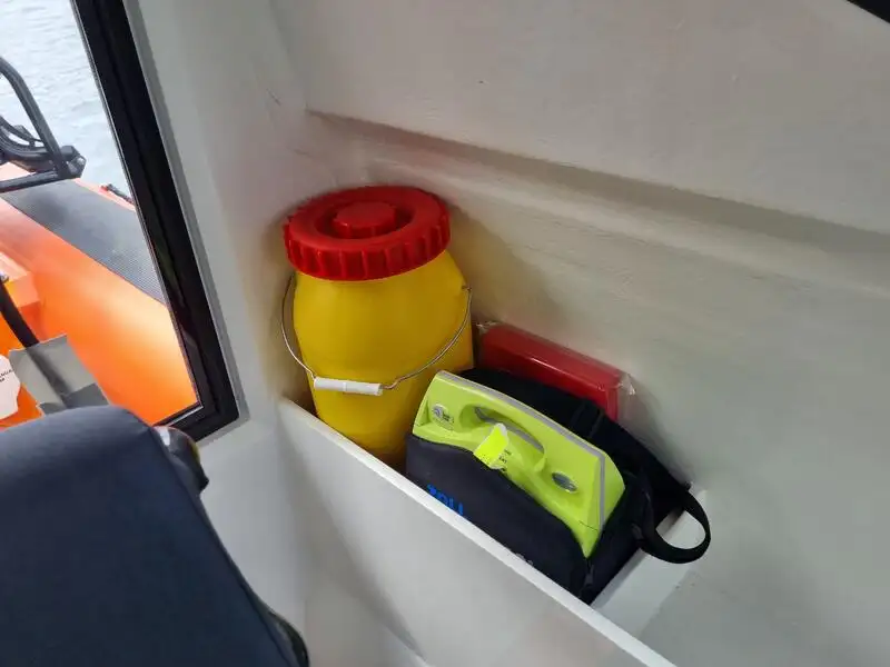 Tàu container để bán