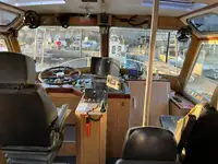 Tàu dẫn đường để bán