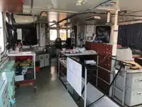 Tàu kéo để bán