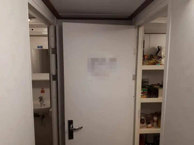 Tàu kéo để bán
