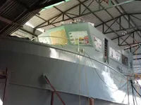 Tàu chở thủy thủ đoàn để bán