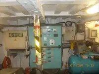 Tàu chở thủy thủ đoàn để bán