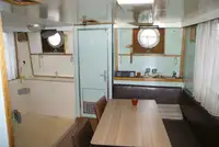 Tàu làm việc để bán