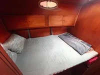 Tàu làm việc để bán