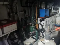 Tàu kéo lưới để bán