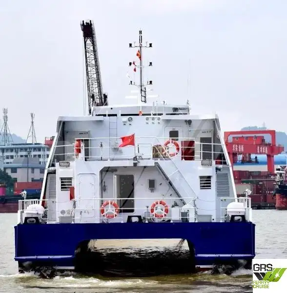 Tàu du lịch để bán