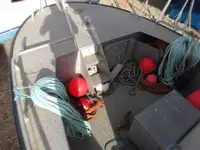 Tàu làm việc để bán