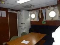 Tàu làm việc để bán
