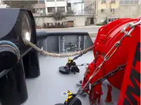 Tàu kéo để bán