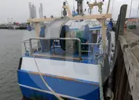 Tàu kéo lưới ngang để bán