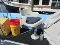 Tàu chở khách và hàng hóa để bán