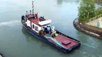 Tàu kéo để bán