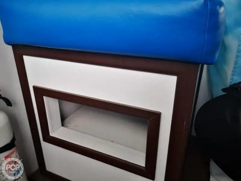Tàu chế biến cá để bán